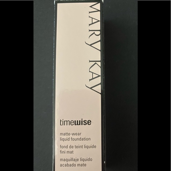 NIB. Timewise Ivory 5 Liquid Foundation